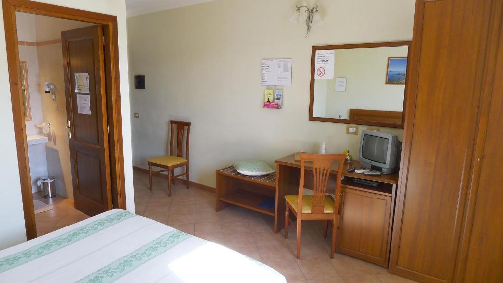 Hotel Da Paolino Trinita d'Agultu e Vignola Номер фото