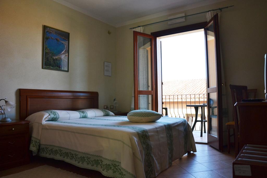 Hotel Da Paolino Trinita d'Agultu e Vignola Экстерьер фото